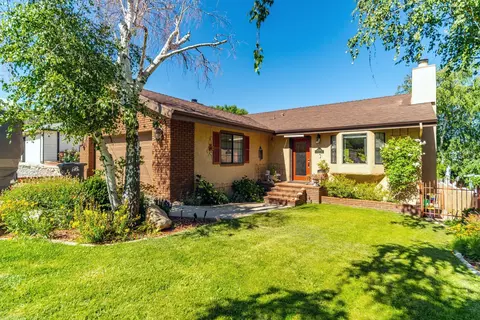 42602 Coolcrest Dr, Lake Hughes, CA 93532