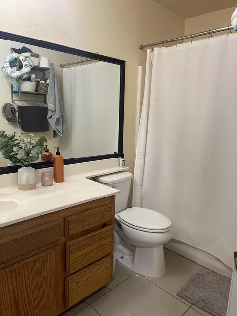 Bath - 43913 Delgado Ct, Lancaster, CA 93535 photo 1 of 4