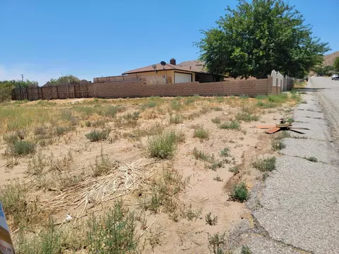 Ronar St, Palmdale, CA 93591 photo 3