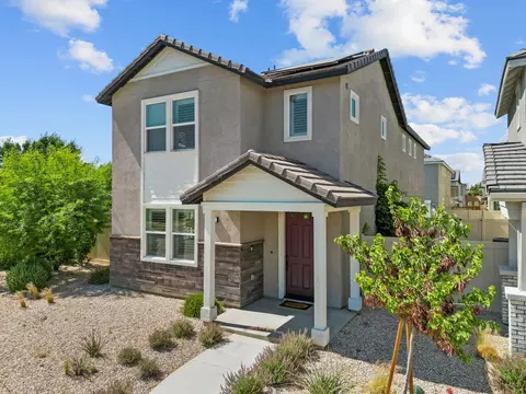 278 Crossroads Ln, Palmdale, CA 93551