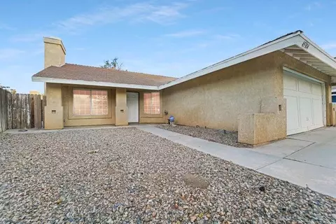 45304 Century Cir, Lancaster, CA 93534