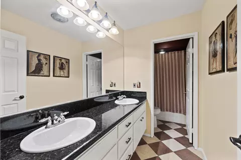 Bath - 37809 Nova Ave, Palmdale, CA 93552 photo 4 of 4