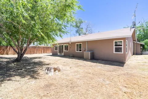 Exterior - 45309 Andale Ave, Lancaster, CA 93535 photo 4 of 5
