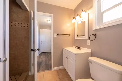 Bath - 45309 Andale Ave, Lancaster, CA 93535 photo 1 of 2