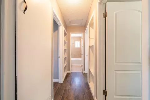 Entry Way - 45309 Andale Ave, Lancaster, CA 93535 photo 1 of 2