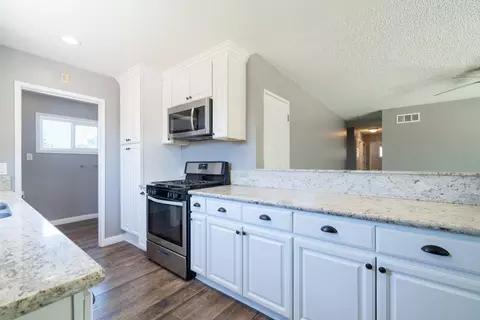 Kitchen - 45309 Andale Ave, Lancaster, CA 93535 photo 1 of 1