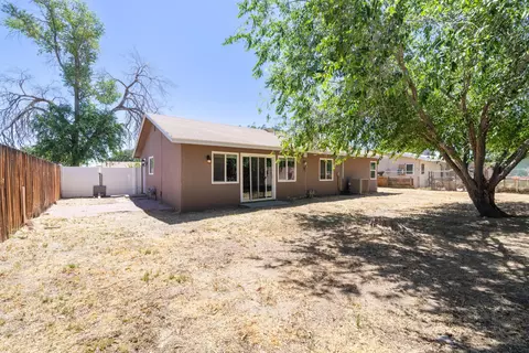 Exterior - 45309 Andale Ave, Lancaster, CA 93535 photo 3 of 5