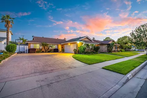 20216 Lakemore Dr, Santa Clarita, CA 91351