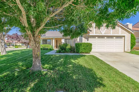 44620 Grove Ln, Lancaster, CA 93534