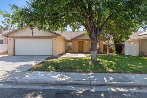 43223 33rd St E, Lancaster, CA 93535