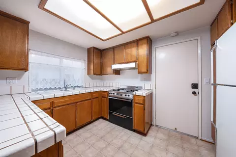 3350 J-2 W, Lancaster, CA 93536 photo 23