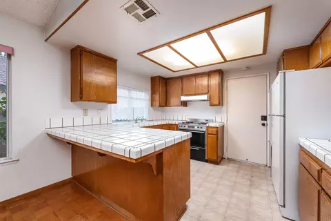 3350 J-2 W, Lancaster, CA 93536 photo 21