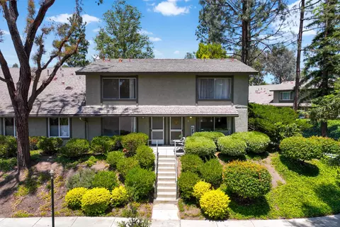 2593 La Paloma Cir, Thousand Oaks, CA 91360