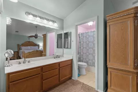 Bath - 3335 Rollingridge Ave, Palmdale, CA 93550 photo 3 of 3