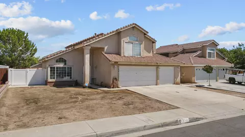 Exterior - 3335 Rollingridge Ave, Palmdale, CA 93550 photo 2 of 5