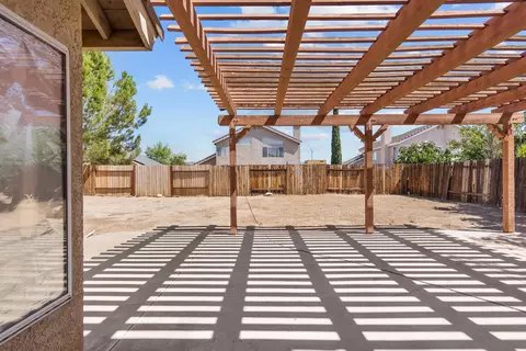 Exterior - 3335 Rollingridge Ave, Palmdale, CA 93550 photo 3 of 5