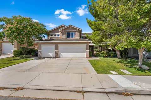 4040 Portola Dr, Palmdale, CA 93551