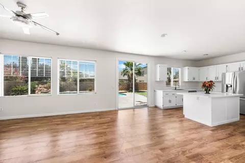 Living - 39301 Jacob Dr, Palmdale, CA 93551 photo 7 of 10