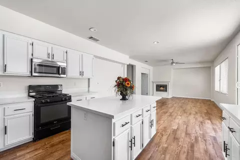 Kitchen - 39301 Jacob Dr, Palmdale, CA 93551 photo 3 of 4