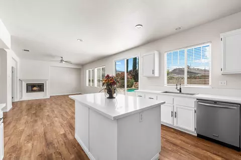 Kitchen - 39301 Jacob Dr, Palmdale, CA 93551 photo 2 of 4