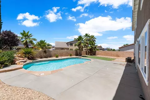 Exterior - 39301 Jacob Dr, Palmdale, CA 93551 photo 9 of 12