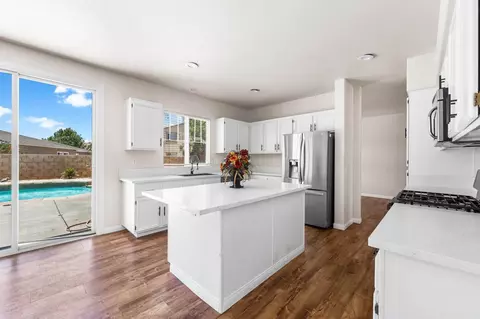 Kitchen - 39301 Jacob Dr, Palmdale, CA 93551 photo 1 of 4