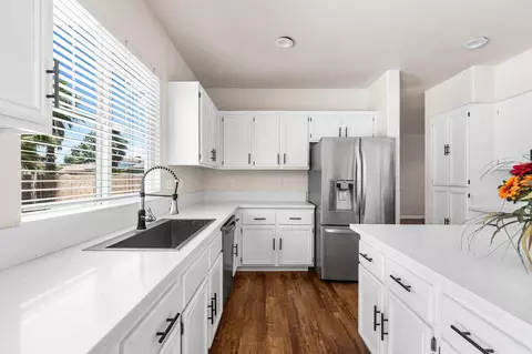 Kitchen - 39301 Jacob Dr, Palmdale, CA 93551 photo 4 of 4