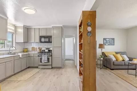 Kitchen - 49509 Brett Ave, Tehachapi, CA 93561 photo 2 of 3