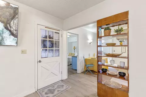 Entry Way - 49509 Brett Ave, Tehachapi, CA 93561 photo 1 of 3