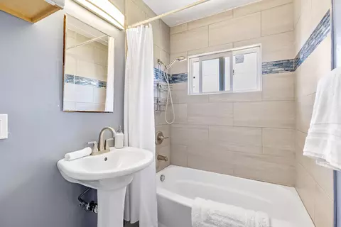 Bath - 49509 Brett Ave, Tehachapi, CA 93561 photo 1 of 1