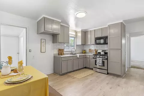 Kitchen - 49509 Brett Ave, Tehachapi, CA 93561 photo 1 of 3