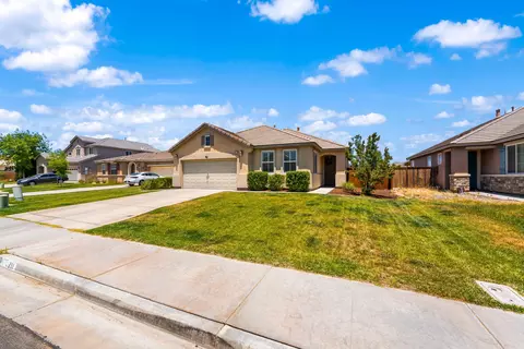 3211 Desert Moon Ave, Rosamond, CA 93560