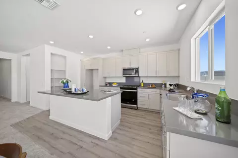 Kitchen - 44565 62nd St W, Lancaster, CA 93536 photo 3 of 5
