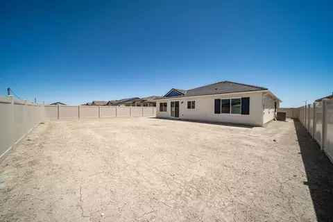 Exterior - 44565 62nd St W, Lancaster, CA 93536 photo 3 of 11