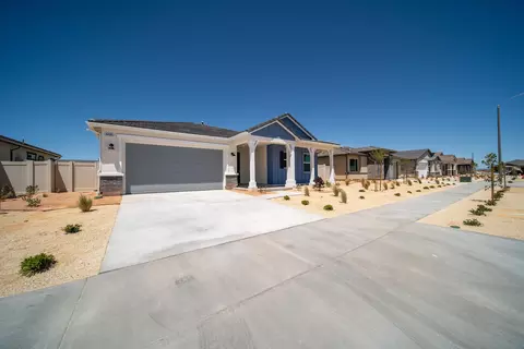 Exterior - 44565 62nd St W, Lancaster, CA 93536 photo 7 of 11