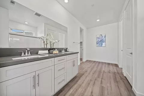 Entry Way - 44565 62nd St W, Lancaster, CA 93536 photo 3 of 4