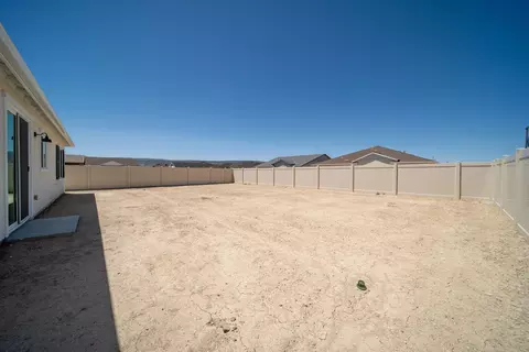 Exterior - 44565 62nd St W, Lancaster, CA 93536 photo 6 of 11