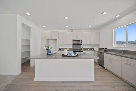 Kitchen - 44565 62nd St W, Lancaster, CA 93536 photo 4 of 5