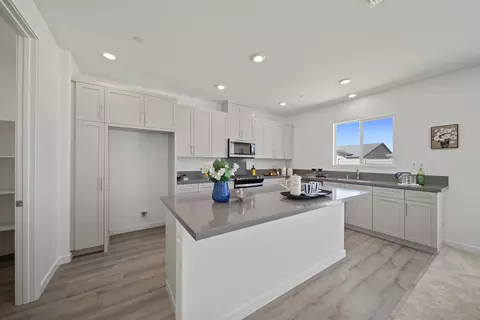 Kitchen - 44565 62nd St W, Lancaster, CA 93536 photo 1 of 5