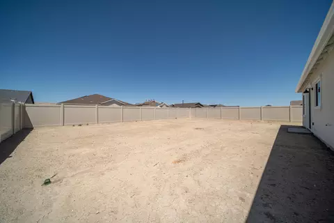 Exterior - 44565 62nd St W, Lancaster, CA 93536 photo 2 of 11