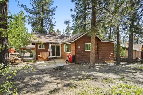 Exterior - 1669 Linnet Rd, Wrightwood, CA 92397 photo 3 of 6