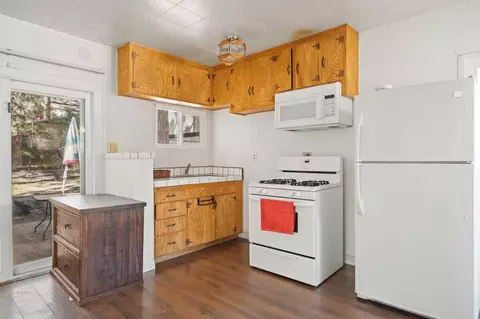 Kitchen - 1669 Linnet Rd, Wrightwood, CA 92397 photo 1 of 1