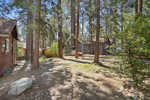 Exterior - 1669 Linnet Rd, Wrightwood, CA 92397 photo 5 of 6
