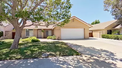 42451 Boulder Dr, Lancaster, CA 93536 photo 3