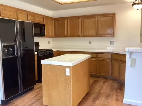 1812 Mesa Dr E, Lancaster, CA 93535 photo 4