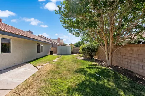 Exterior - 433 Avenue J11 E, Lancaster, CA 93535 photo 7 of 9