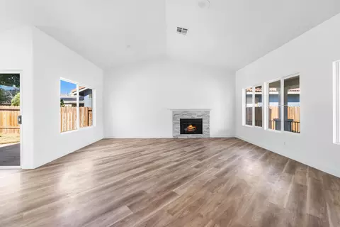 Living - 433 Avenue J11 E, Lancaster, CA 93535 photo 3 of 5