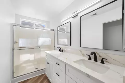 Bath - 433 Avenue J11 E, Lancaster, CA 93535 photo 2 of 2