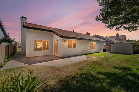 Exterior - 433 Avenue J11 E, Lancaster, CA 93535 photo 4 of 9