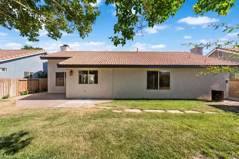 Exterior - 433 Avenue J11 E, Lancaster, CA 93535 photo 8 of 9